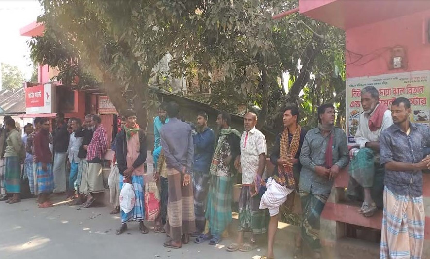 জমে উঠেছে রাউজানে মানুষ বিক্রির হাট
